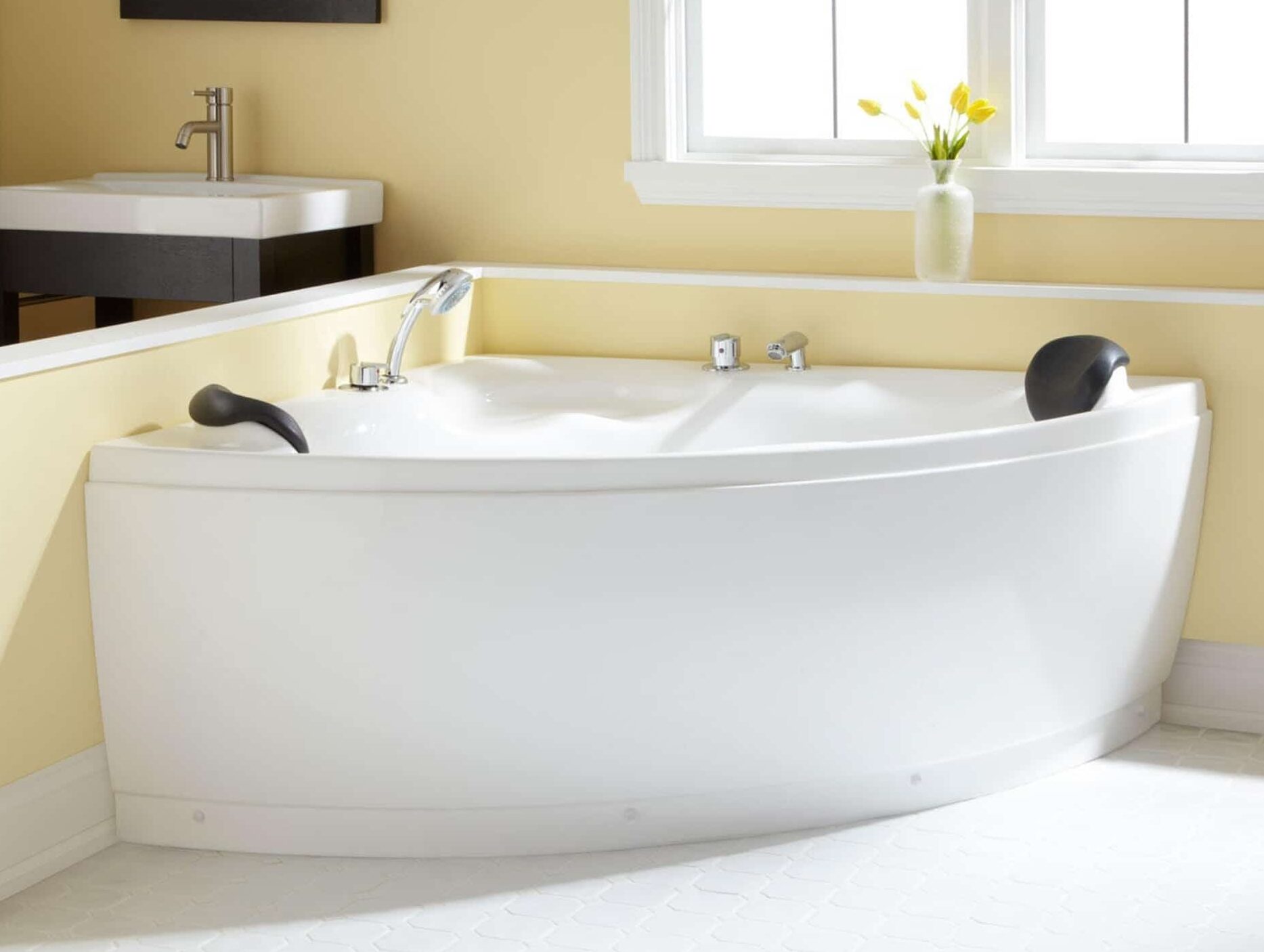 5 Best Corner Bathtubs In Detail Reviews Aug 2021   5 Best Corner Bathtubs E1616495998954 