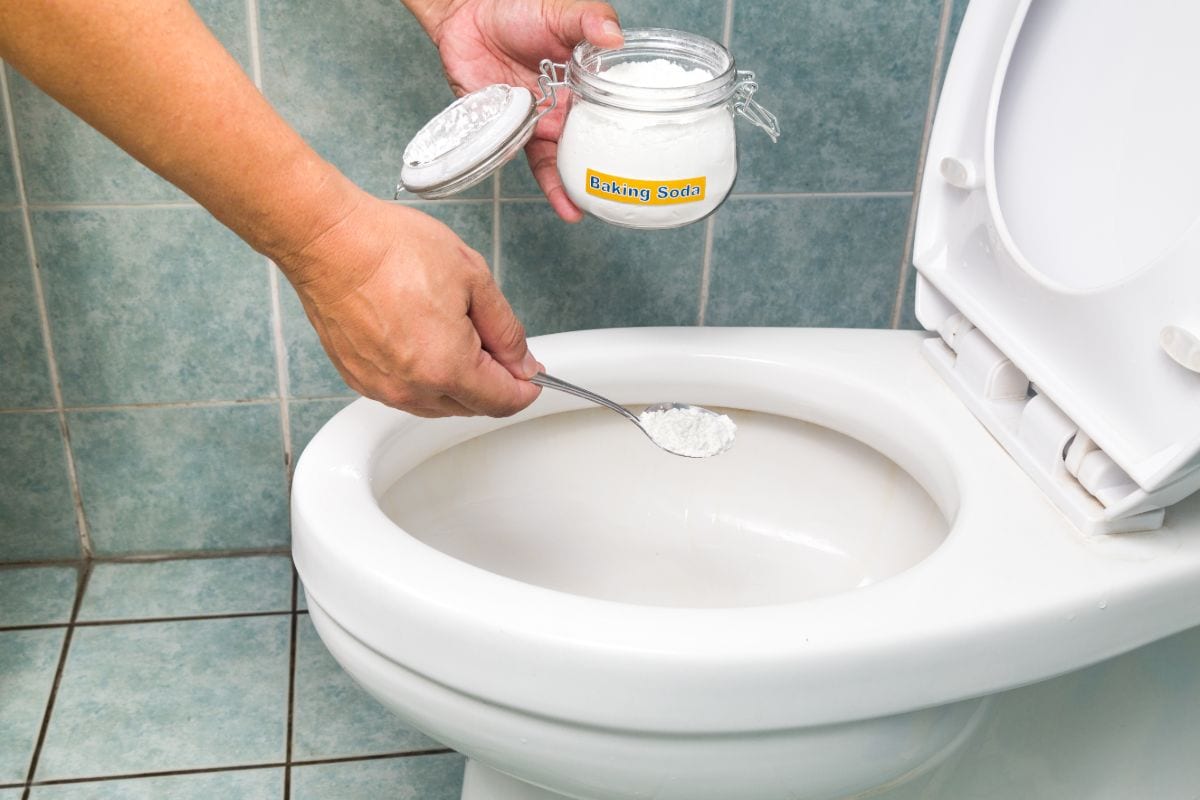 How to Unclog a Toilet with Baking Soda and Vinegar: In-detail Guide